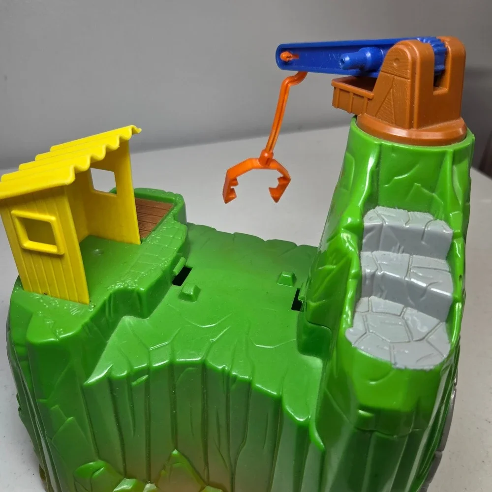 Fisher Price Thomas Friends TrackMaster Green Mountain Tunnel with Crane‎